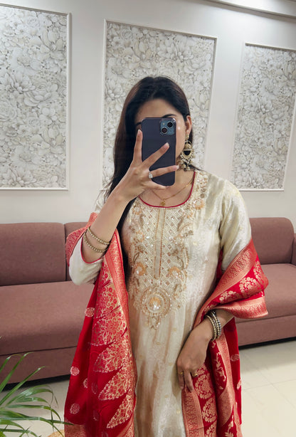 Surkh Farshi Salwar Suit (MK399).