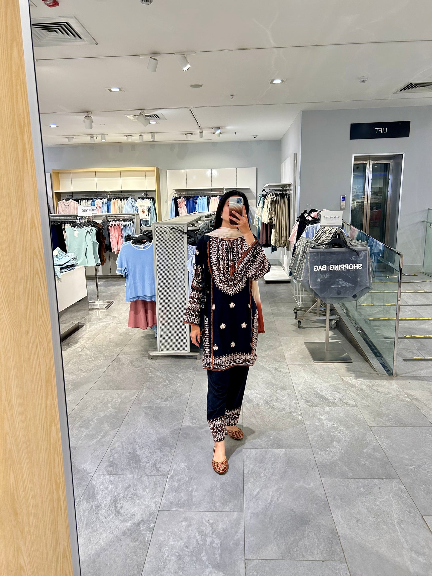 Afsana Farshi Kurta Set. (IC318)