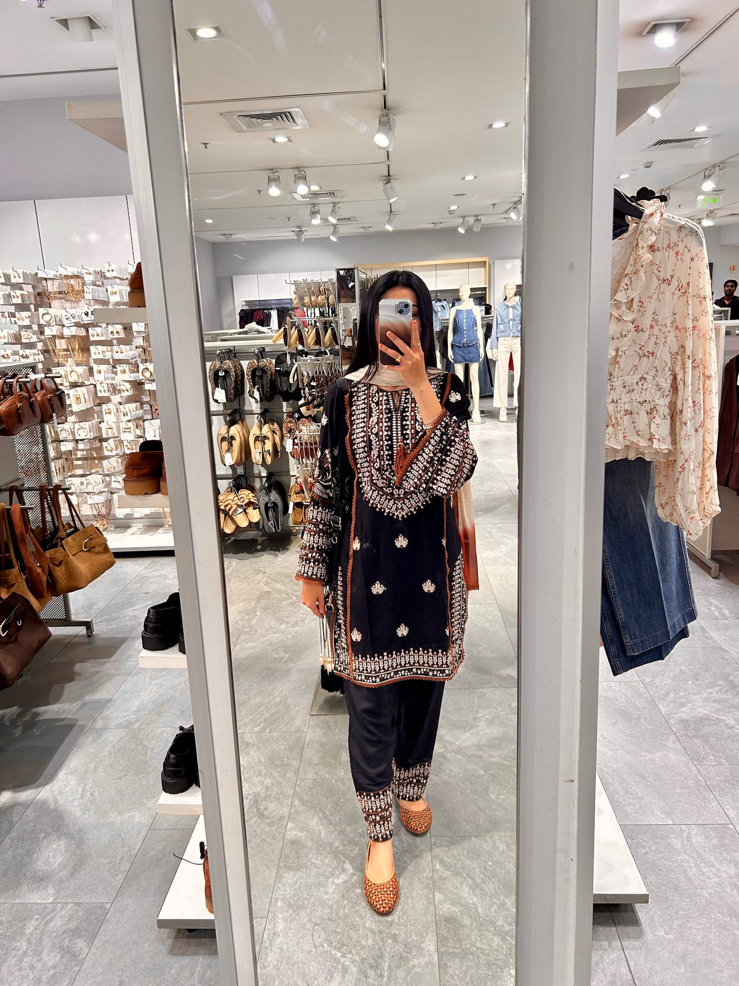 Afsana Farshi Kurta Set. (IC318)