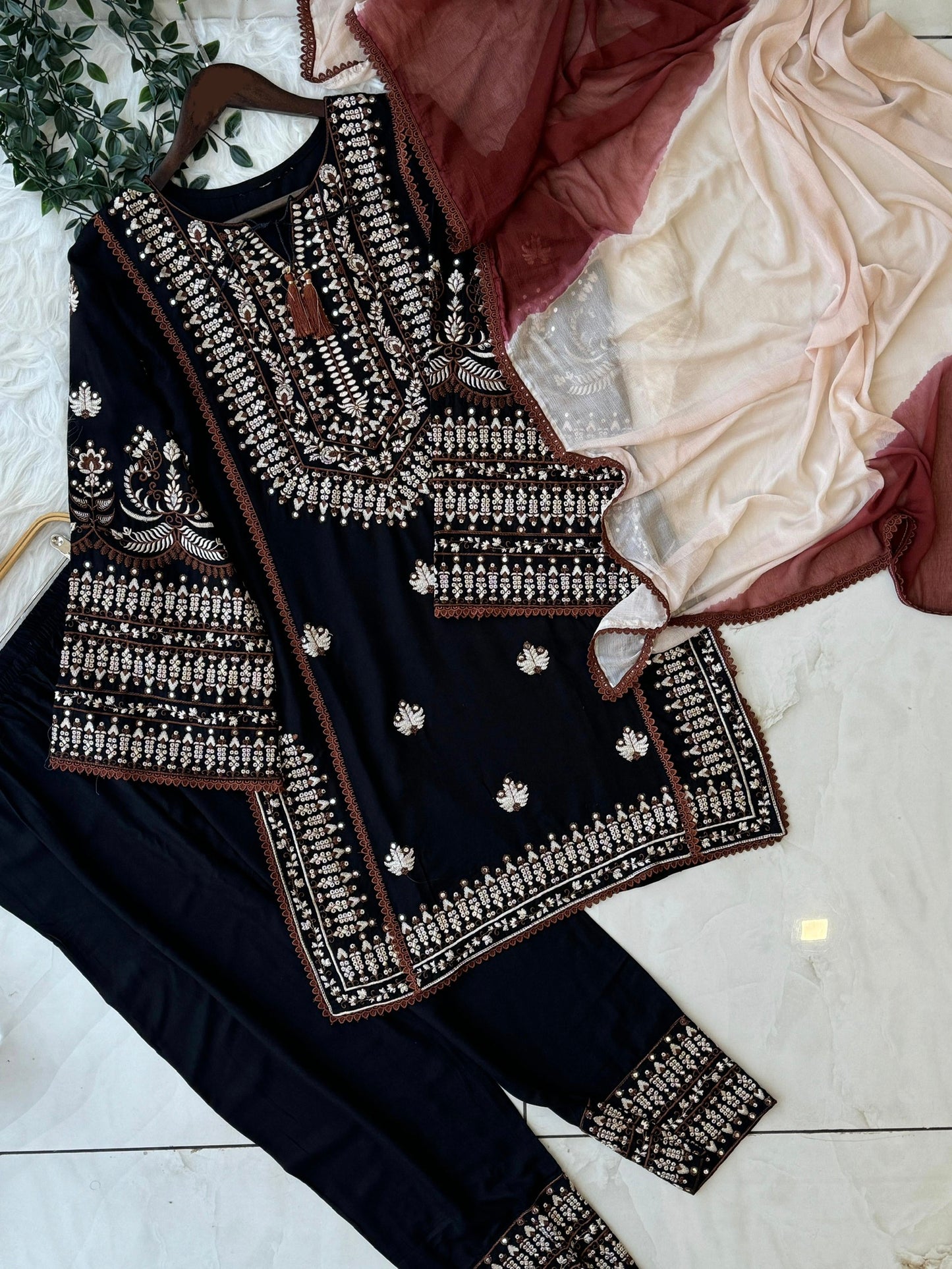 Afsana Farshi Kurta Set. (IC318)