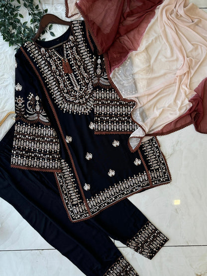 Afsana Farshi Kurta Set. (IC318)